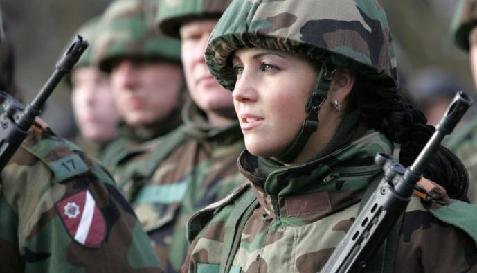 відсоткова частка жінок у збройних силах зростає у багатьох країнах